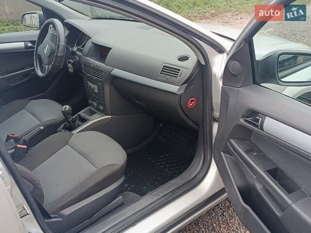 Серый Опель Астра, объемом двигателя 1.6 л и пробегом 251 тыс. км за 4000 $, фото 8 на Automoto.ua