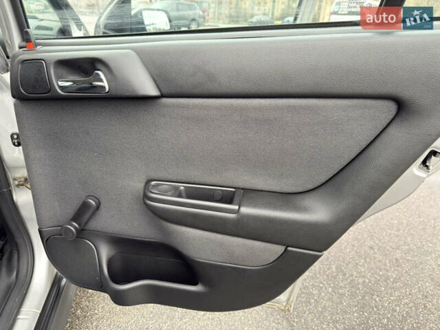 Серый Опель Астра, объемом двигателя 1.6 л и пробегом 179 тыс. км за 5200 $, фото 15 на Automoto.ua