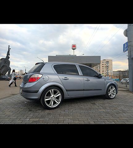 Серый Опель Астра, объемом двигателя 1.6 л и пробегом 301 тыс. км за 4199 $, фото 2 на Automoto.ua