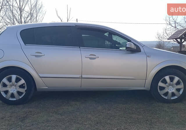 Серый Опель Астра, объемом двигателя 1.6 л и пробегом 250 тыс. км за 4500 $, фото 2 на Automoto.ua