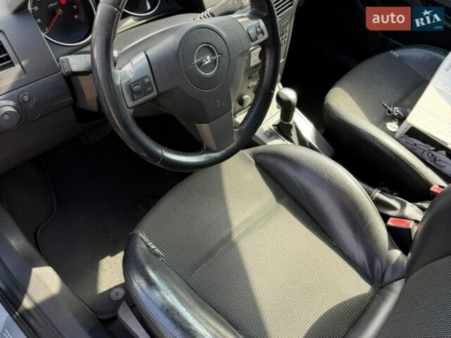 Серый Опель Астра, объемом двигателя 1.8 л и пробегом 245 тыс. км за 5500 $, фото 11 на Automoto.ua