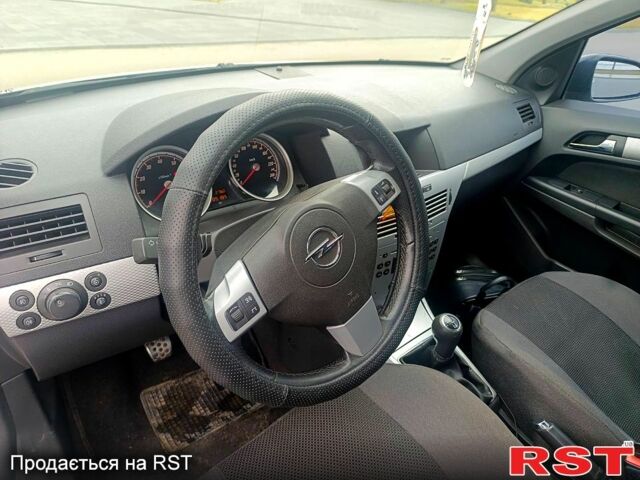 Серый Опель Астра, объемом двигателя 1.8 л и пробегом 205 тыс. км за 5000 $, фото 6 на Automoto.ua