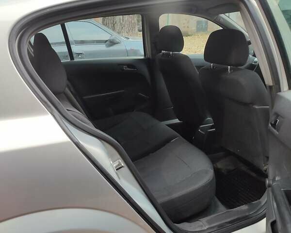 Серый Опель Астра, объемом двигателя 1.6 л и пробегом 252 тыс. км за 3500 $, фото 7 на Automoto.ua