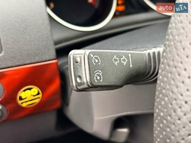 Серый Опель Астра, объемом двигателя 1.8 л и пробегом 230 тыс. км за 5790 $, фото 46 на Automoto.ua