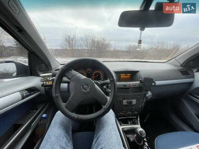 Серый Опель Астра, объемом двигателя 1.6 л и пробегом 315 тыс. км за 3800 $, фото 8 на Automoto.ua