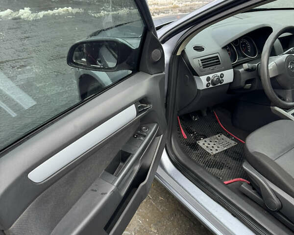 Сірий Опель Астра, об'ємом двигуна 1.6 л та пробігом 260 тис. км за 4099 $, фото 12 на Automoto.ua