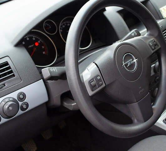 Опель Астра 2004 в Смеле на Automoto.ua Серый Опель Астра, объемом двигателя 1.6 л и пробегом 220 тыс. км за 4500 $, фото 12 на Automoto.ua