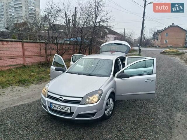 Серый Опель Астра, объемом двигателя 1.6 л и пробегом 251 тыс. км за 4000 $, фото 2 на Automoto.ua