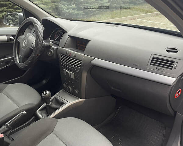 Сірий Опель Астра, об'ємом двигуна 1.36 л та пробігом 271 тис. км за 3870 $, фото 84 на Automoto.ua