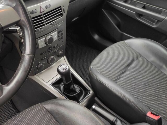 Серый Опель Астра, объемом двигателя 1.9 л и пробегом 353 тыс. км за 5850 $, фото 10 на Automoto.ua