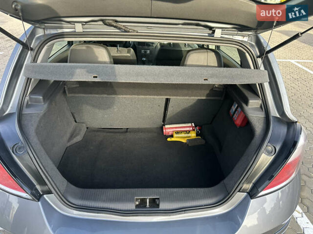 Серый Опель Астра, объемом двигателя 1.6 л и пробегом 238 тыс. км за 4200 $, фото 12 на Automoto.ua