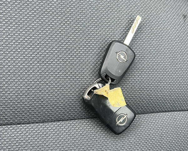 Серый Опель Астра, объемом двигателя 1.6 л и пробегом 259 тыс. км за 5100 $, фото 36 на Automoto.ua