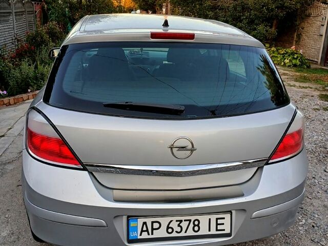 Серый Опель Астра, объемом двигателя 1.4 л и пробегом 172 тыс. км за 5500 $, фото 2 на Automoto.ua