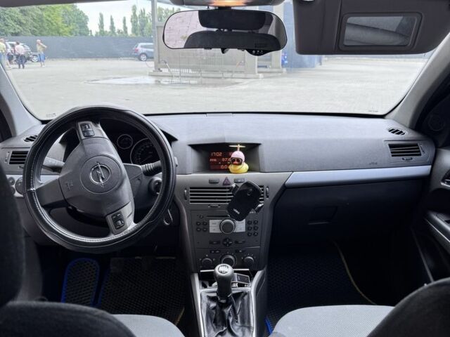 Серый Опель Астра, объемом двигателя 1.6 л и пробегом 187 тыс. км за 4500 $, фото 4 на Automoto.ua