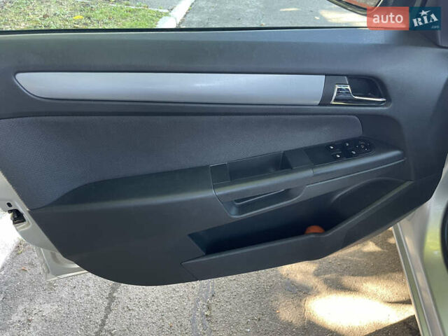 Серый Опель Астра, объемом двигателя 1.8 л и пробегом 196 тыс. км за 6500 $, фото 27 на Automoto.ua