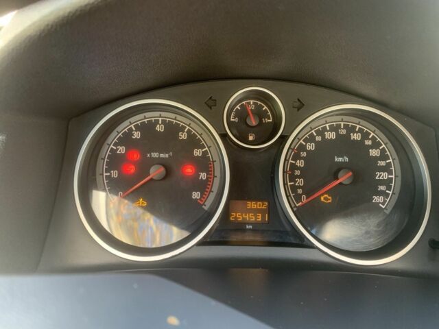 Серый Опель Астра, объемом двигателя 1.6 л и пробегом 254 тыс. км за 4600 $, фото 4 на Automoto.ua