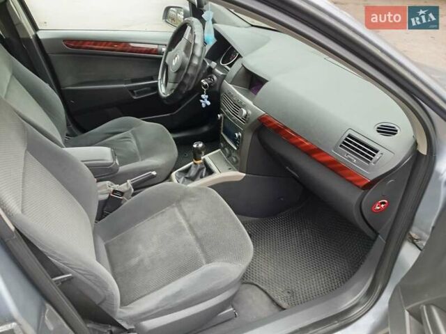 Серый Опель Астра, объемом двигателя 1.6 л и пробегом 257 тыс. км за 4650 $, фото 11 на Automoto.ua