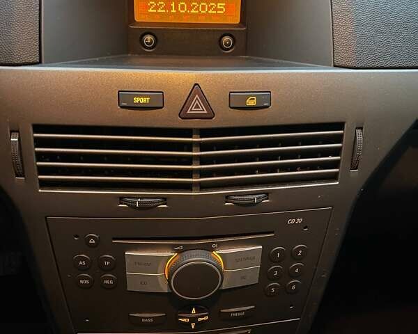 Серый Опель Астра, объемом двигателя 1.8 л и пробегом 175 тыс. км за 6200 $, фото 30 на Automoto.ua