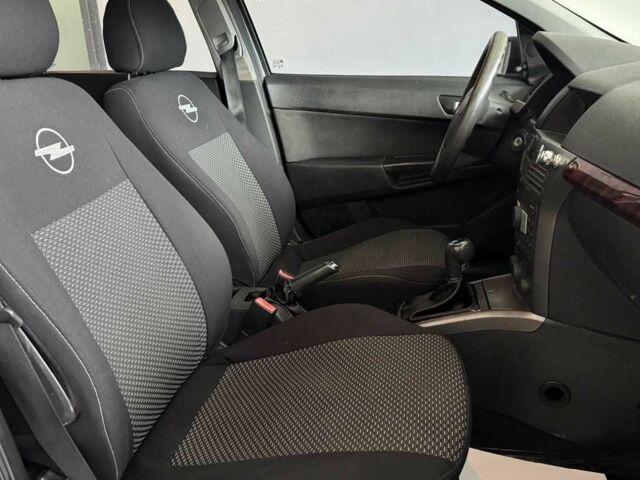 Серый Опель Астра, объемом двигателя 1.4 л и пробегом 215 тыс. км за 4100 $, фото 17 на Automoto.ua