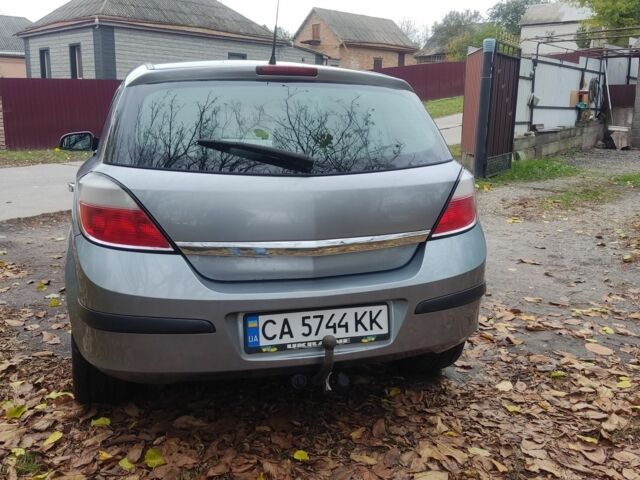 Серый Опель Астра, объемом двигателя 1.4 л и пробегом 327 тыс. км за 4400 $, фото 5 на Automoto.ua