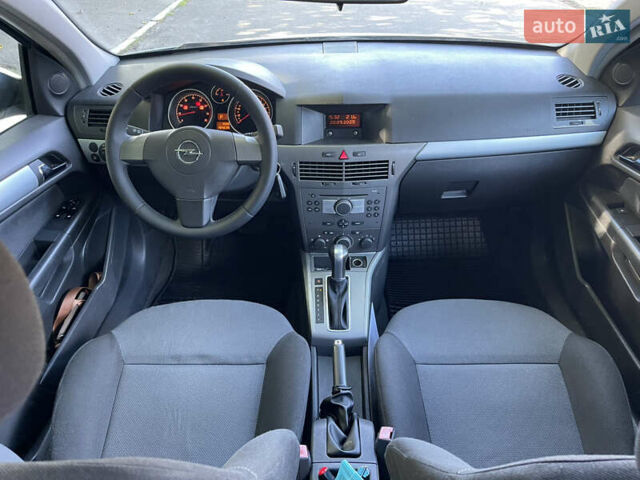 Серый Опель Астра, объемом двигателя 1.8 л и пробегом 196 тыс. км за 6500 $, фото 13 на Automoto.ua