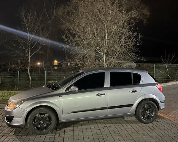 Серый Опель Астра, объемом двигателя 1.7 л и пробегом 241 тыс. км за 3650 $, фото 2 на Automoto.ua