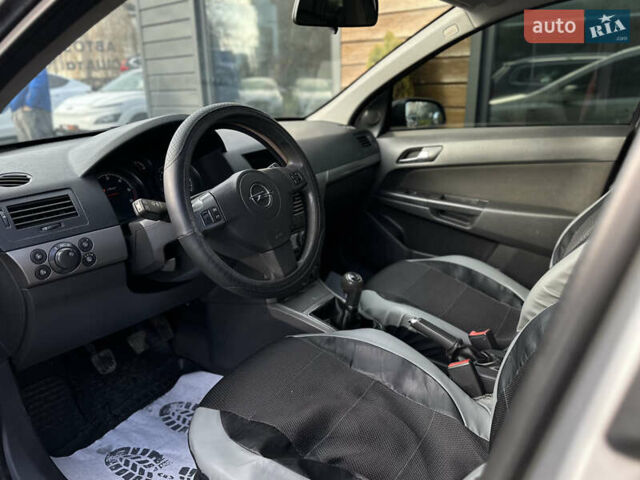 Серый Опель Астра, объемом двигателя 1.69 л и пробегом 250 тыс. км за 3999 $, фото 23 на Automoto.ua