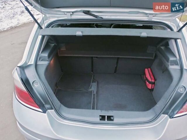 Серый Опель Астра, объемом двигателя 1.7 л и пробегом 250 тыс. км за 4800 $, фото 3 на Automoto.ua