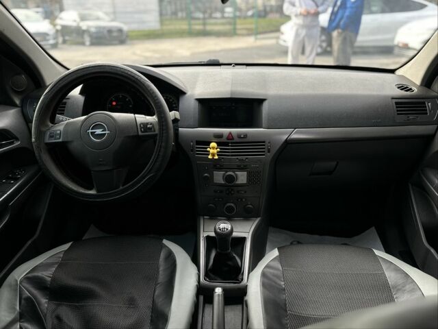 Серый Опель Астра, объемом двигателя 1.7 л и пробегом 250 тыс. км за 3999 $, фото 15 на Automoto.ua