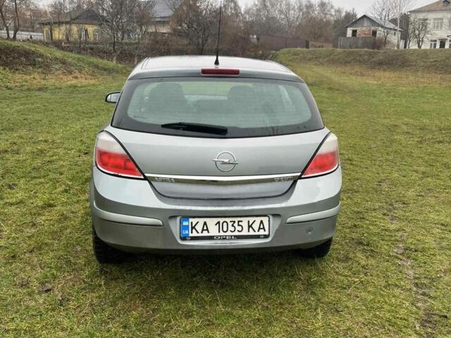 Серый Опель Астра, объемом двигателя 1.7 л и пробегом 350 тыс. км за 3700 $, фото 4 на Automoto.ua