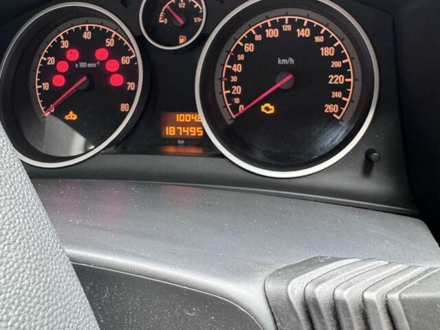 Серый Опель Астра, объемом двигателя 1.6 л и пробегом 187 тыс. км за 4500 $, фото 7 на Automoto.ua