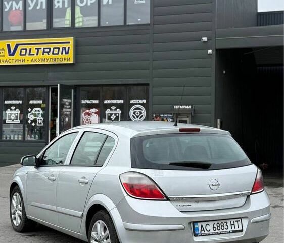 Серый Опель Астра, объемом двигателя 1.7 л и пробегом 296 тыс. км за 3750 $, фото 1 на Automoto.ua
