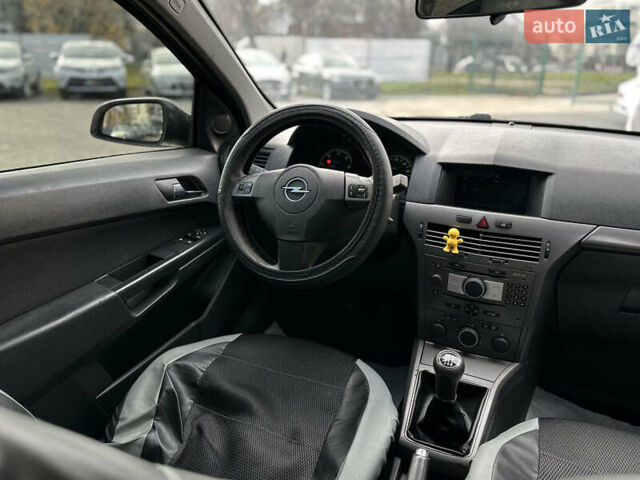 Серый Опель Астра, объемом двигателя 1.69 л и пробегом 250 тыс. км за 3999 $, фото 27 на Automoto.ua