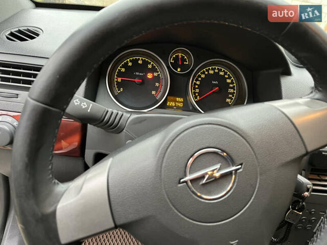 Сірий Опель Астра, об'ємом двигуна 1.6 л та пробігом 226 тис. км за 5000 $, фото 11 на Automoto.ua