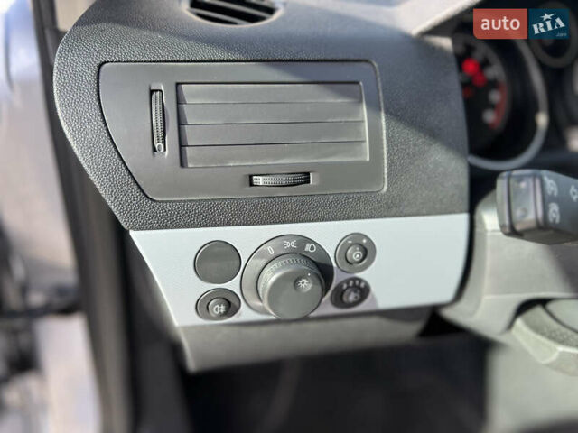 Опель Астра 2005 в Ивано-Франковске на Automoto.ua Серый Опель Астра, объемом двигателя 1.8 л и пробегом 155 тыс. км за 6350 $, фото 44 на Automoto.ua