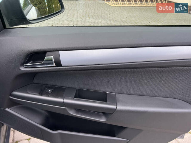 Серый Опель Астра, объемом двигателя 1.6 л и пробегом 259 тыс. км за 5100 $, фото 30 на Automoto.ua