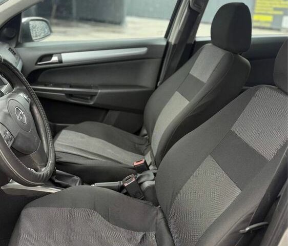 Серый Опель Астра, объемом двигателя 1.7 л и пробегом 296 тыс. км за 3750 $, фото 7 на Automoto.ua