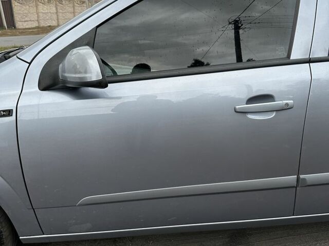 Серый Опель Астра, объемом двигателя 1.6 л и пробегом 264 тыс. км за 4800 $, фото 13 на Automoto.ua