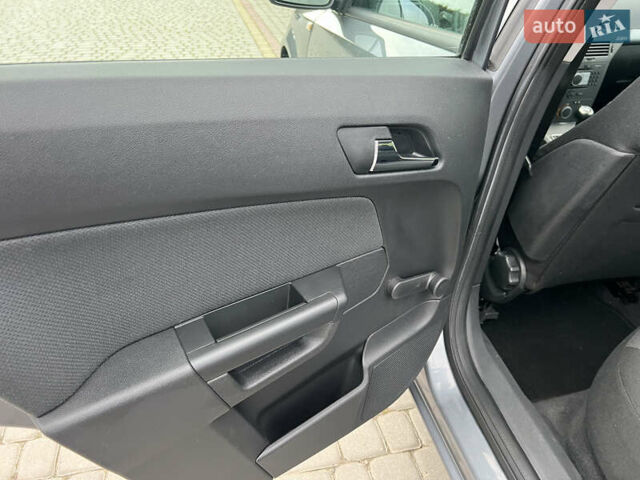 Серый Опель Астра, объемом двигателя 1.6 л и пробегом 259 тыс. км за 5100 $, фото 27 на Automoto.ua