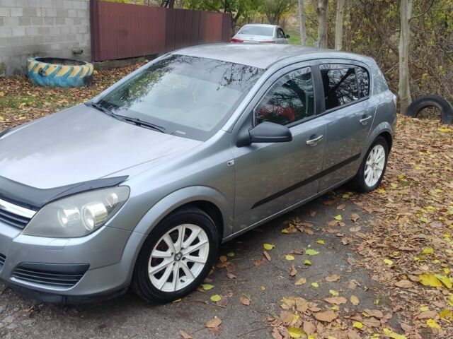 Серый Опель Астра, объемом двигателя 1.4 л и пробегом 327 тыс. км за 4400 $, фото 2 на Automoto.ua