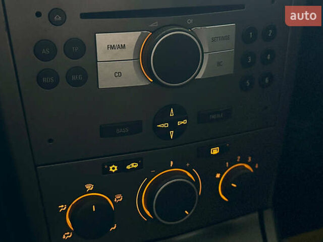 Серый Опель Астра, объемом двигателя 1.4 л и пробегом 215 тыс. км за 4100 $, фото 12 на Automoto.ua