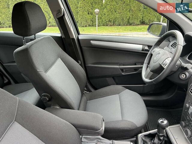 Серый Опель Астра, объемом двигателя 1.6 л и пробегом 259 тыс. км за 5100 $, фото 35 на Automoto.ua