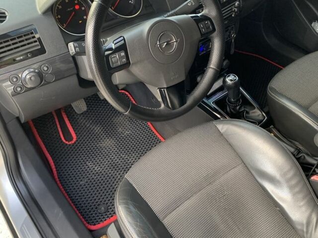 Серый Опель Астра, объемом двигателя 1.9 л и пробегом 303 тыс. км за 5200 $, фото 11 на Automoto.ua