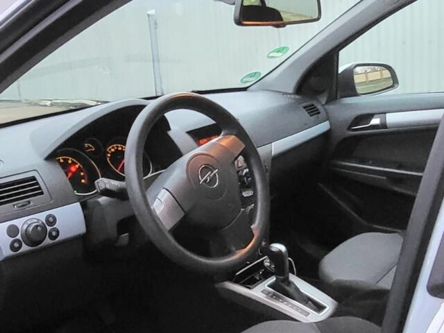 Серый Опель Астра, объемом двигателя 1.8 л и пробегом 195 тыс. км за 4950 $, фото 3 на Automoto.ua