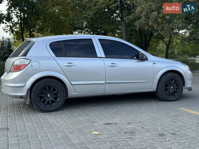 Серый Опель Астра, объемом двигателя 1.6 л и пробегом 308 тыс. км за 4600 $, фото 5 на Automoto.ua