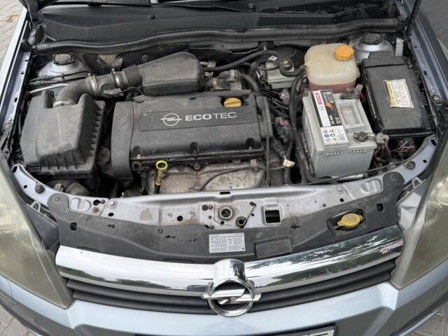 Серый Опель Астра, объемом двигателя 1.6 л и пробегом 187 тыс. км за 4500 $, фото 5 на Automoto.ua