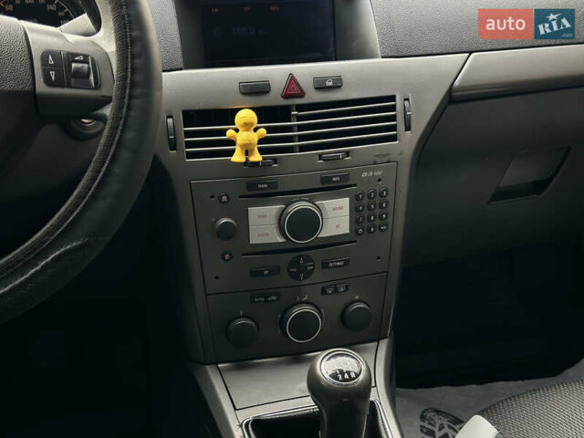 Серый Опель Астра, объемом двигателя 1.69 л и пробегом 250 тыс. км за 3999 $, фото 34 на Automoto.ua