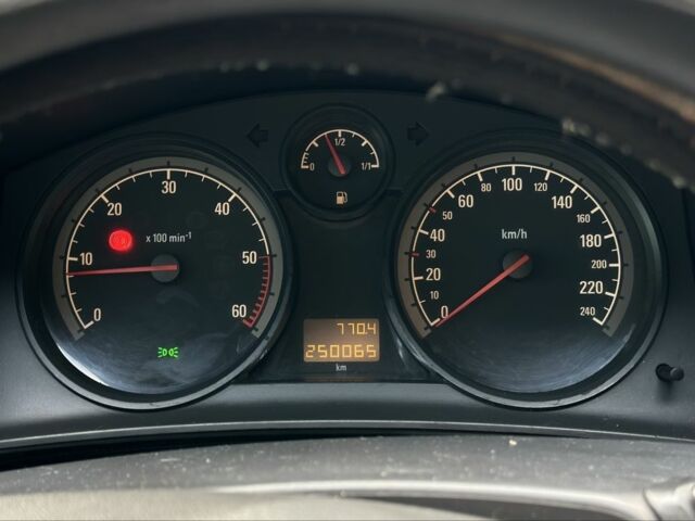 Серый Опель Астра, объемом двигателя 1.7 л и пробегом 250 тыс. км за 3999 $, фото 18 на Automoto.ua