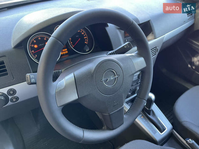 Серый Опель Астра, объемом двигателя 1.8 л и пробегом 196 тыс. км за 6500 $, фото 32 на Automoto.ua