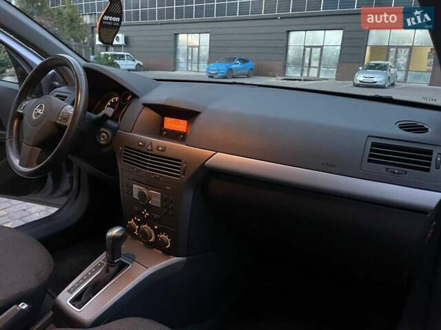 Серый Опель Астра, объемом двигателя 1.8 л и пробегом 175 тыс. км за 6200 $, фото 34 на Automoto.ua